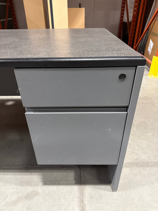 6' Straight Desk w/BF Ped