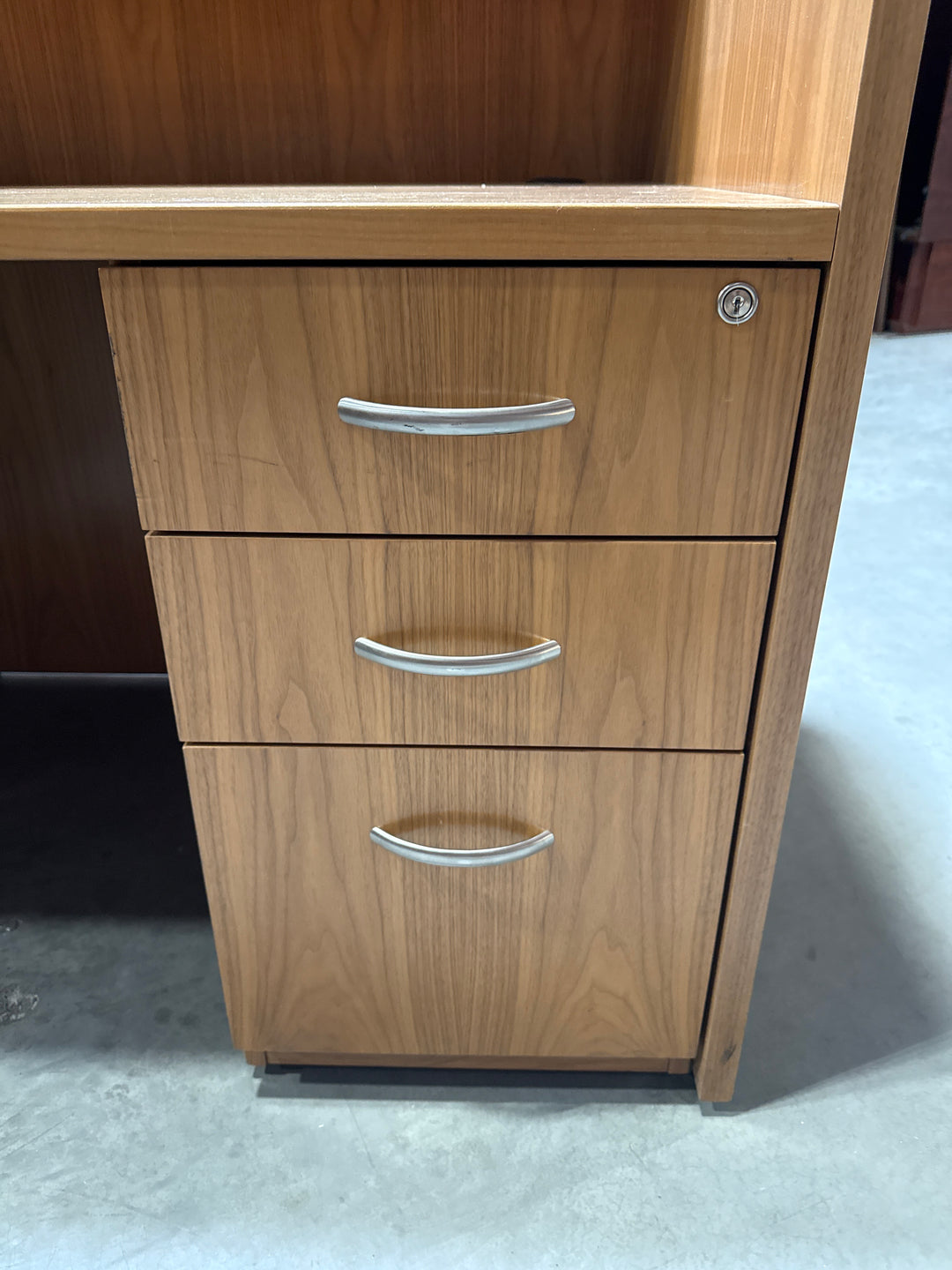 L-Shape Reception Desk w/Glass Top, Tackboard, BBF and FF Peds