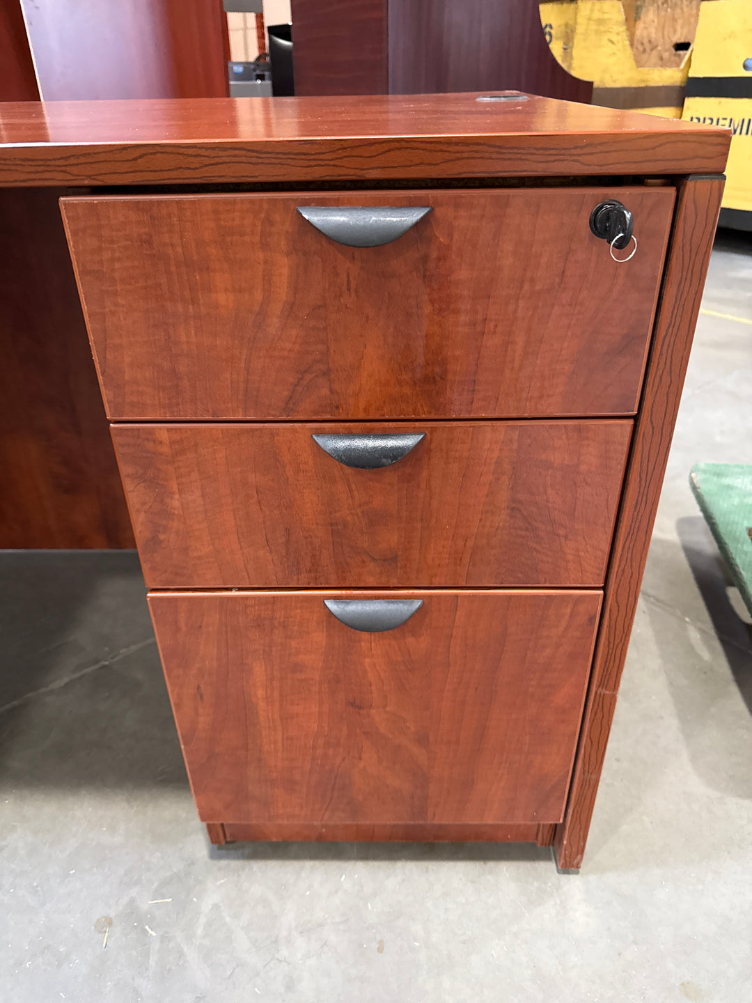 L-Shape Desk w/BBF, FF Ped