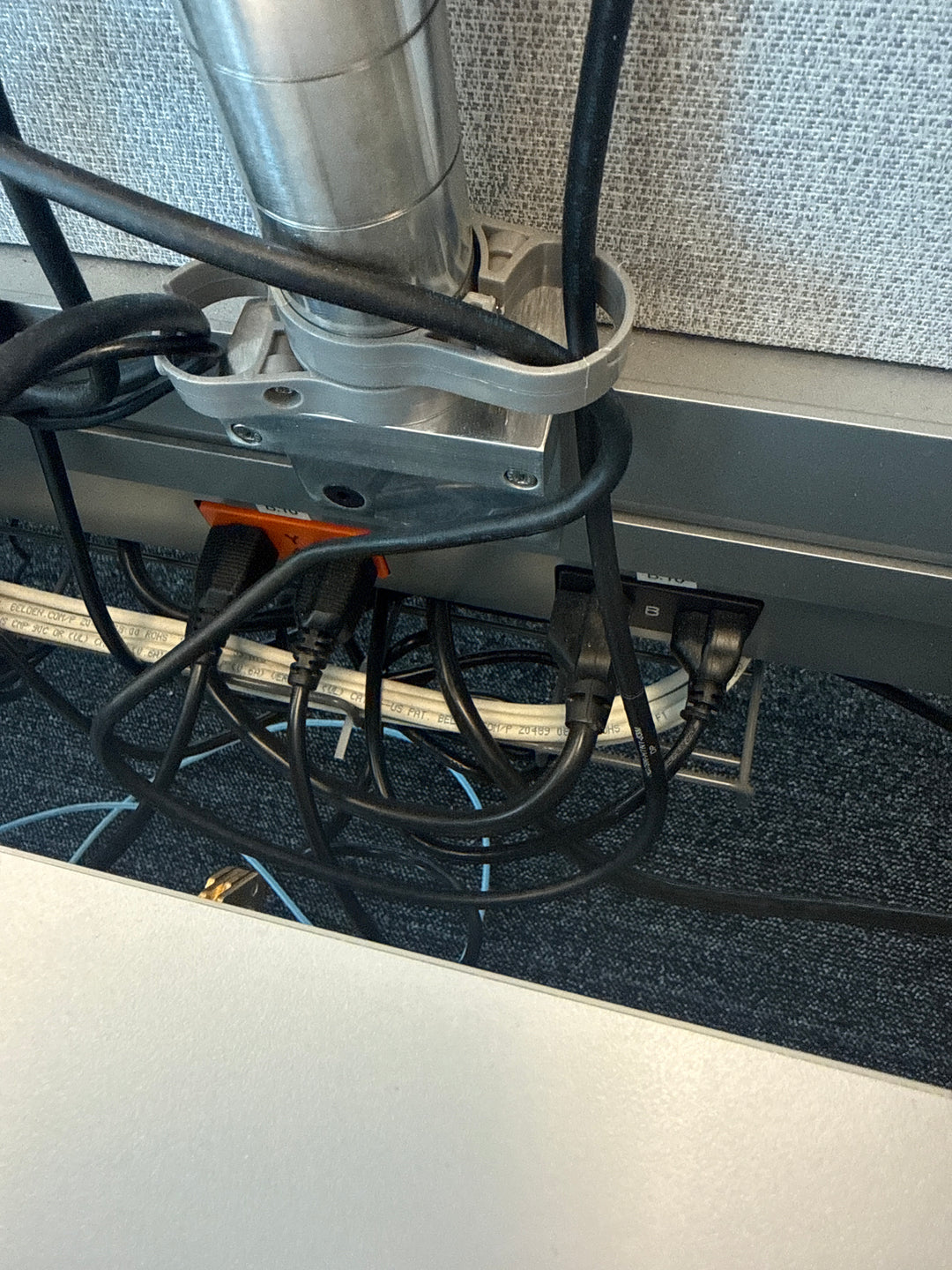 Knoll 4-Pod Fixed Height Workstation