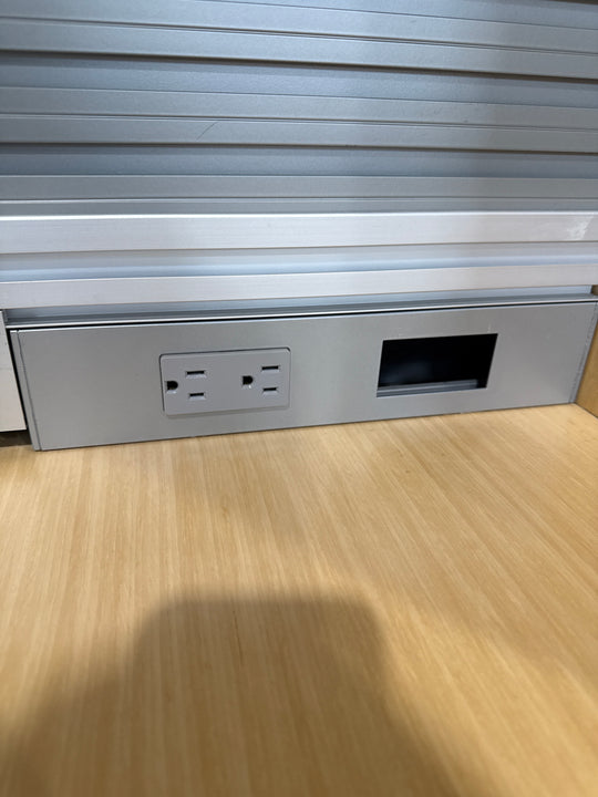 Teknion L-Shape Desk w/Hutch, BBF Ped