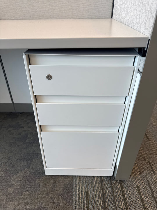 Steelcase 5’  6-Pod Touchdown Station