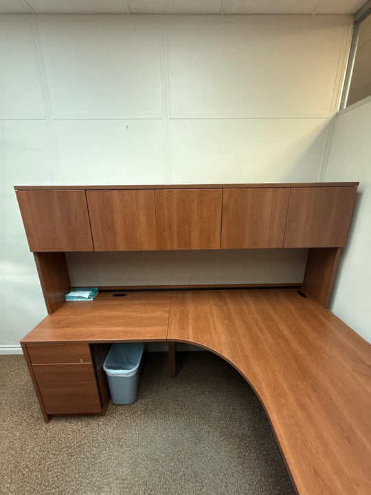 L-Shape Desk w/Hutch and 2 BBF Peds