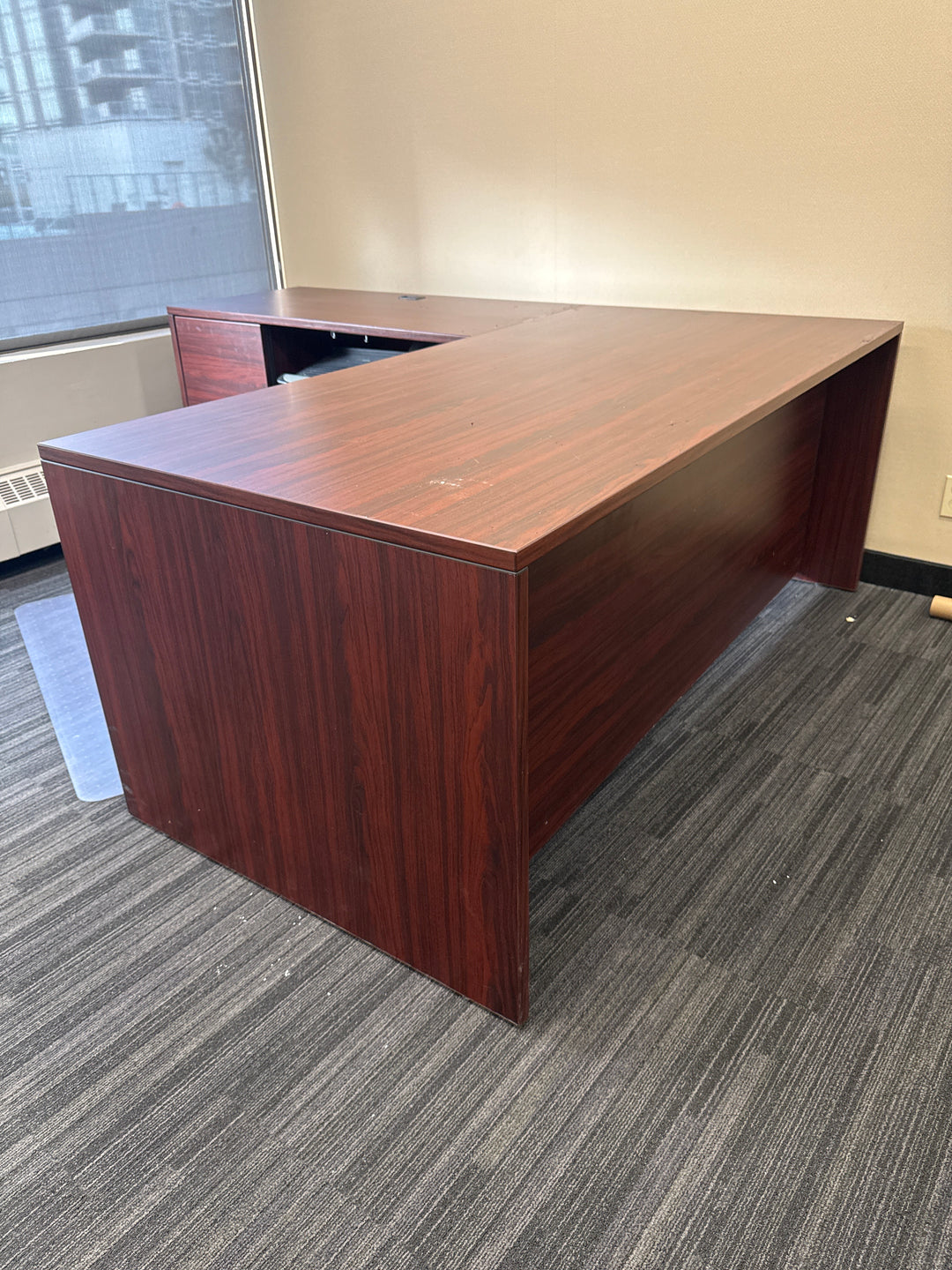 L-Shape Desk w/BF and FF Peds