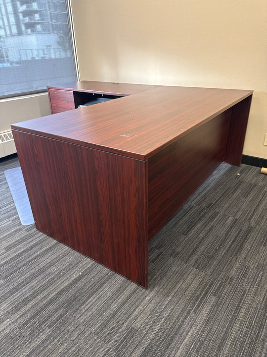L-Shape Desk w/BF and FF Peds