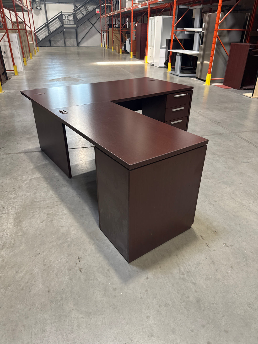 L-Shape Desk w/2 BBF Peds
