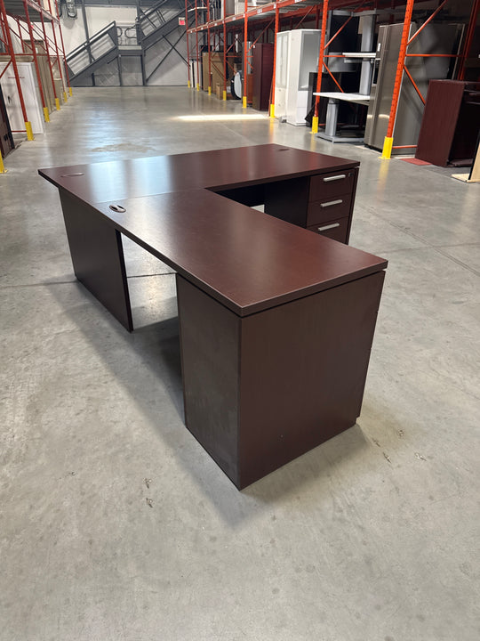 L-Shape Desk w/2 BBF Peds