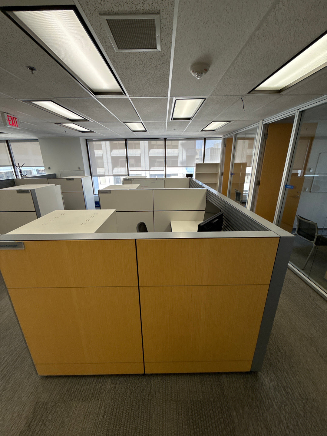 Teknion 6' x 6' L-Shape Workstation w/Storage Tower
