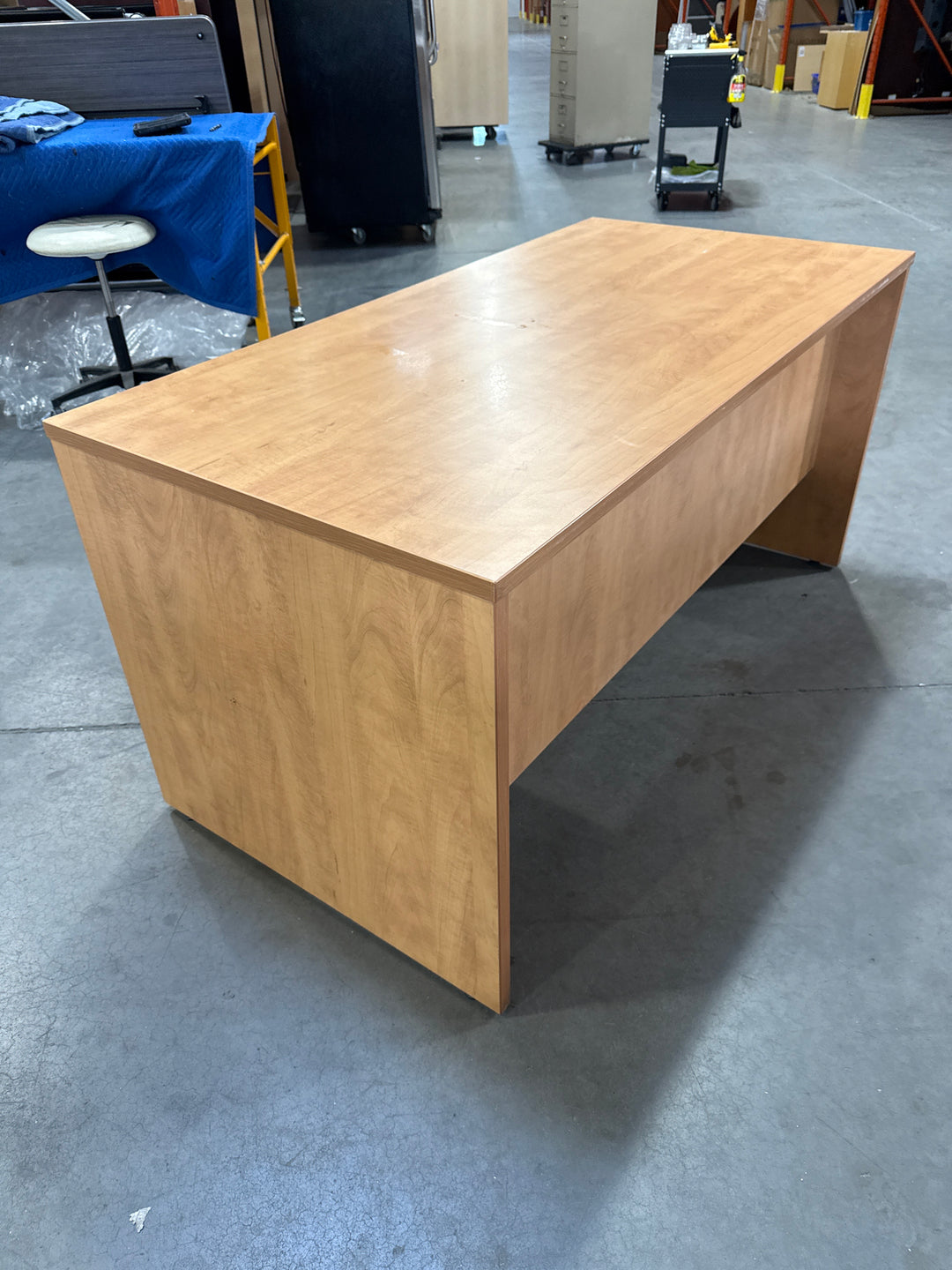 5’ Straight Desk w/2 BF Peds