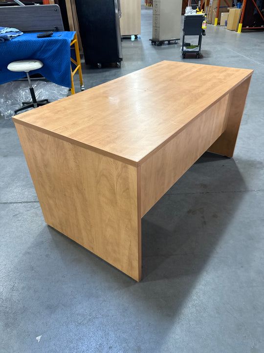 5’ Straight Desk w/2 BF Peds