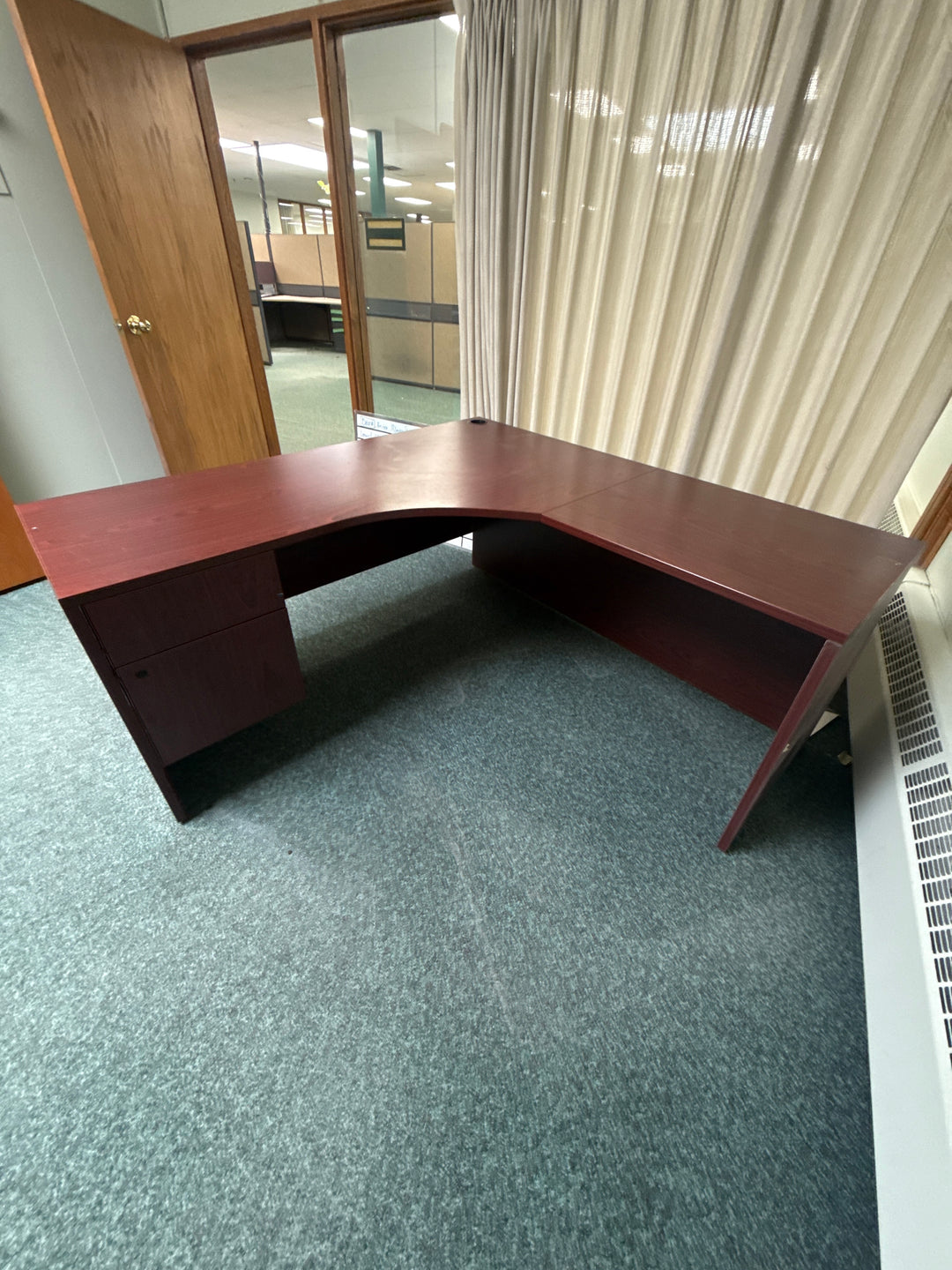 L-Shape Desk w/BF Ped