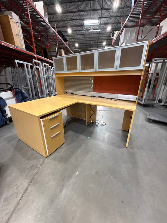 Teknion L-Shape Desk w/Hutch, BBF Ped