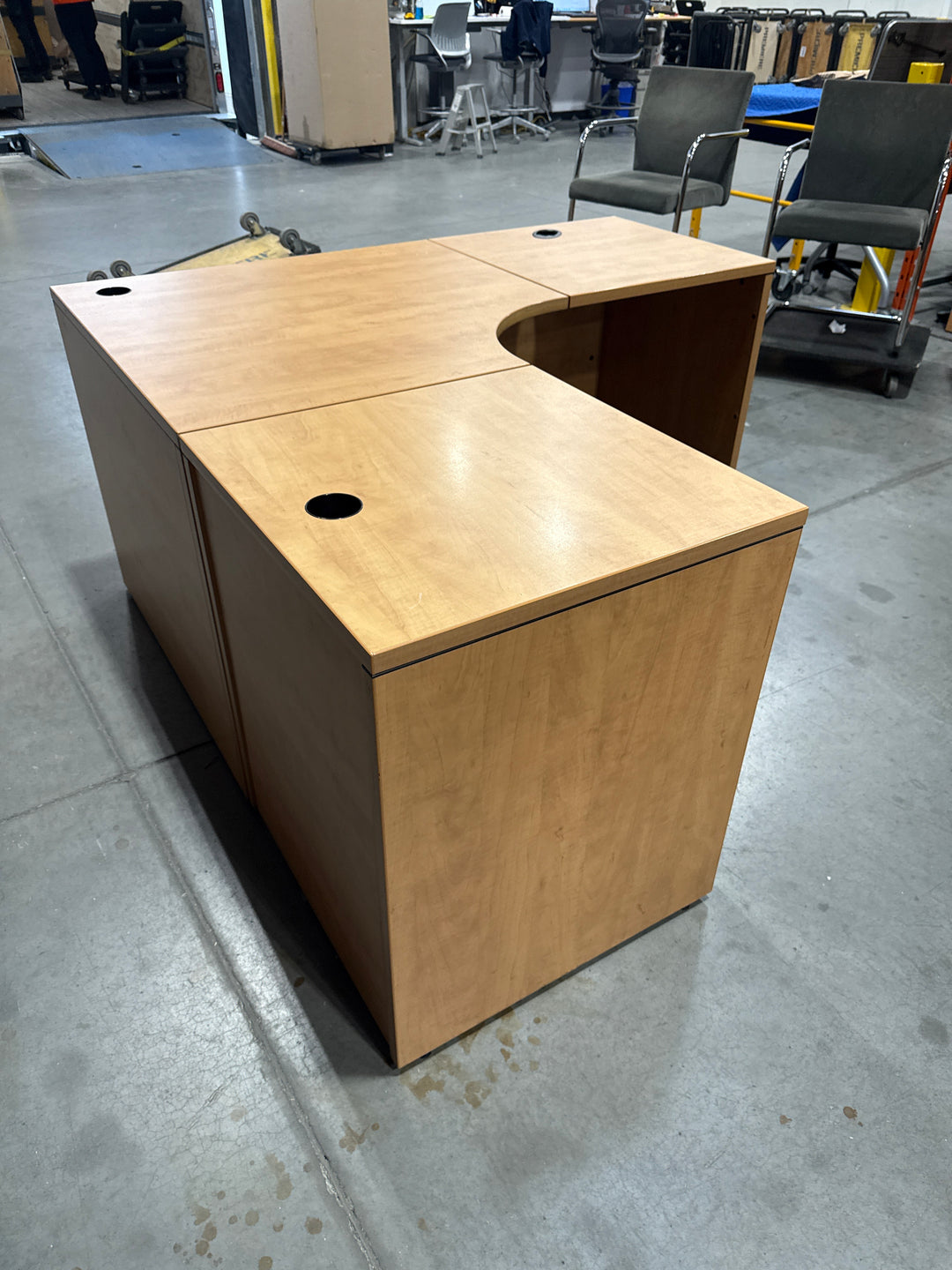 L-Shape Desk w/Mobile BBF Ped