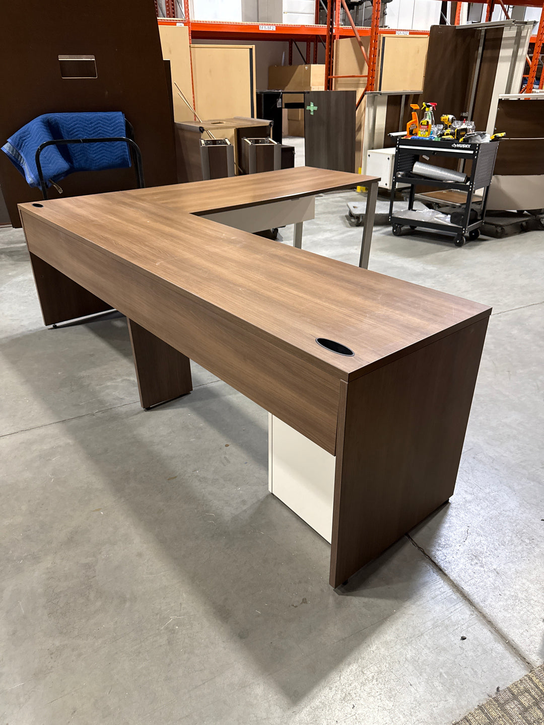 L-Shape Desk w/BBF Ped