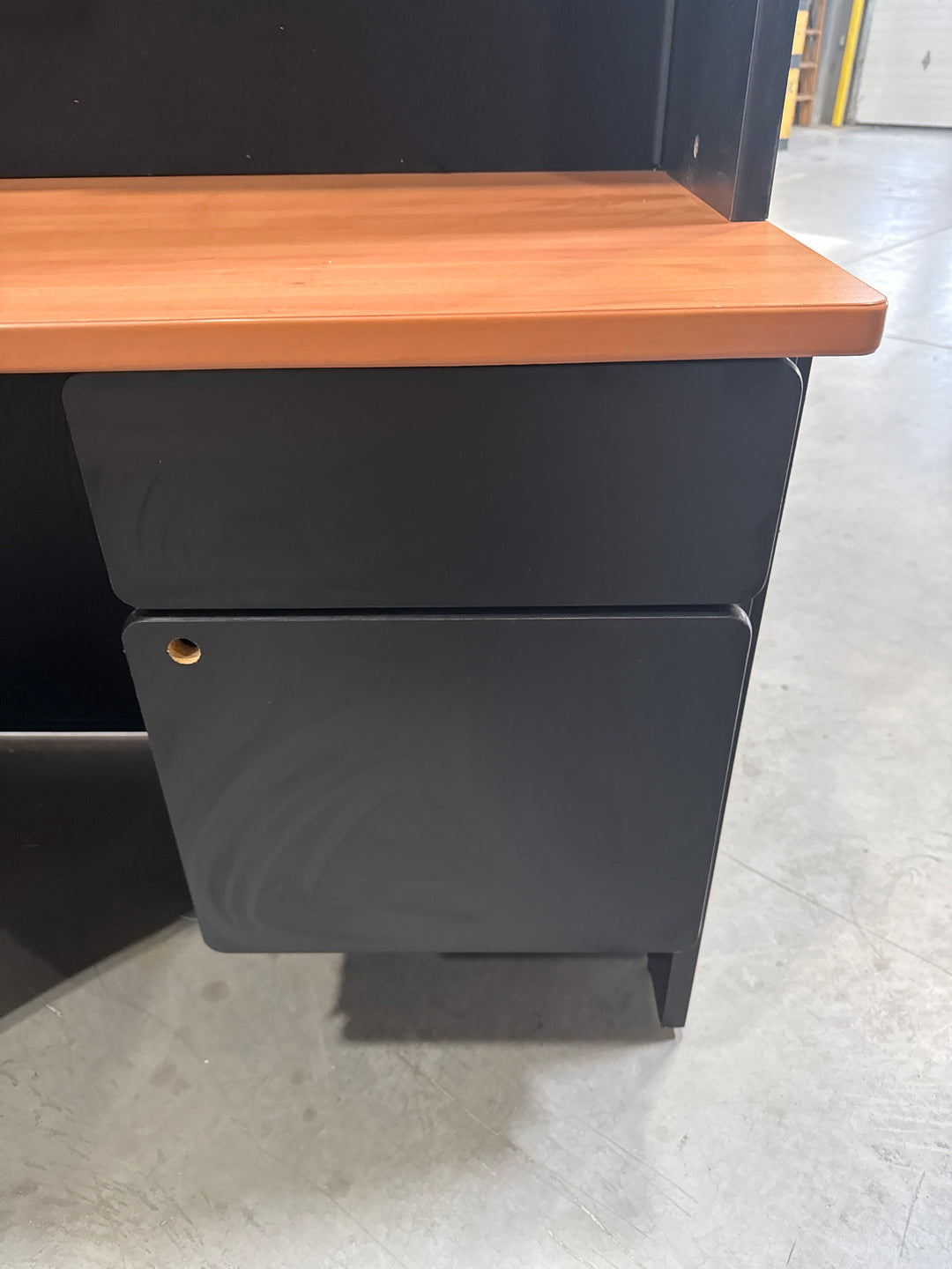 L-Shape Desk w/Hutch, BF Ped
