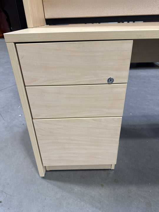 Bullet L-Shape Desk w/Hutch, BBF Ped