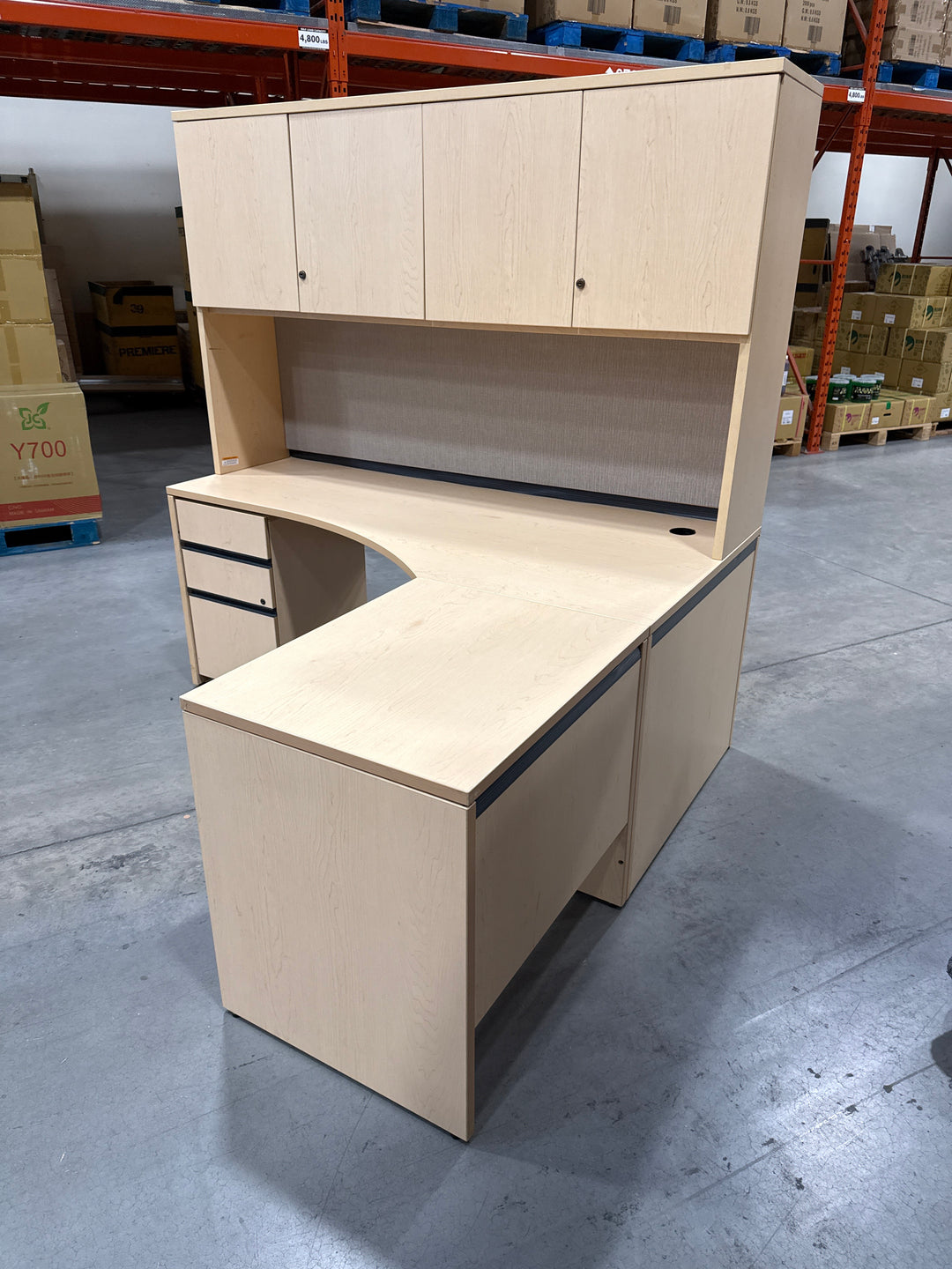 L-Shape Desk w/Hutch and BBF Ped