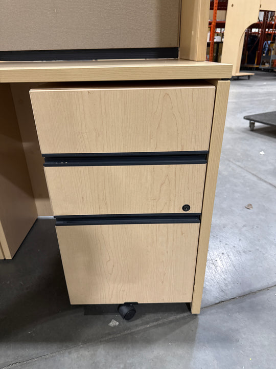 L-Shape Desk w/Hutch and BBF Ped