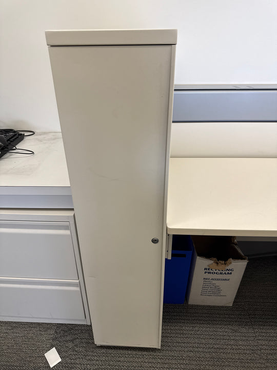 U-Shape Reception Desk w/Wardrobe and BBF (Reversible)