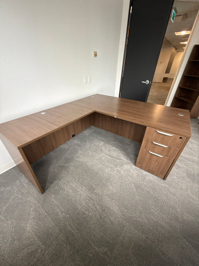 L-Shape Desk w/BBF Ped