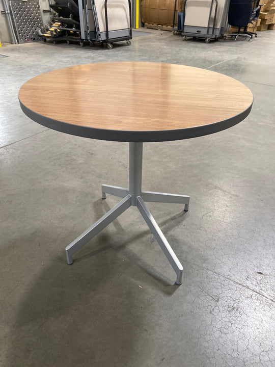 32” Round Table
