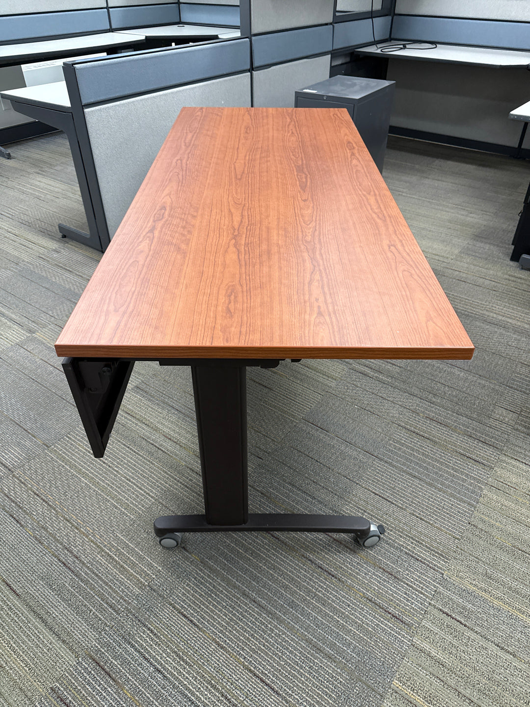 6' Mobile Flip Top Training Table w/Modesty