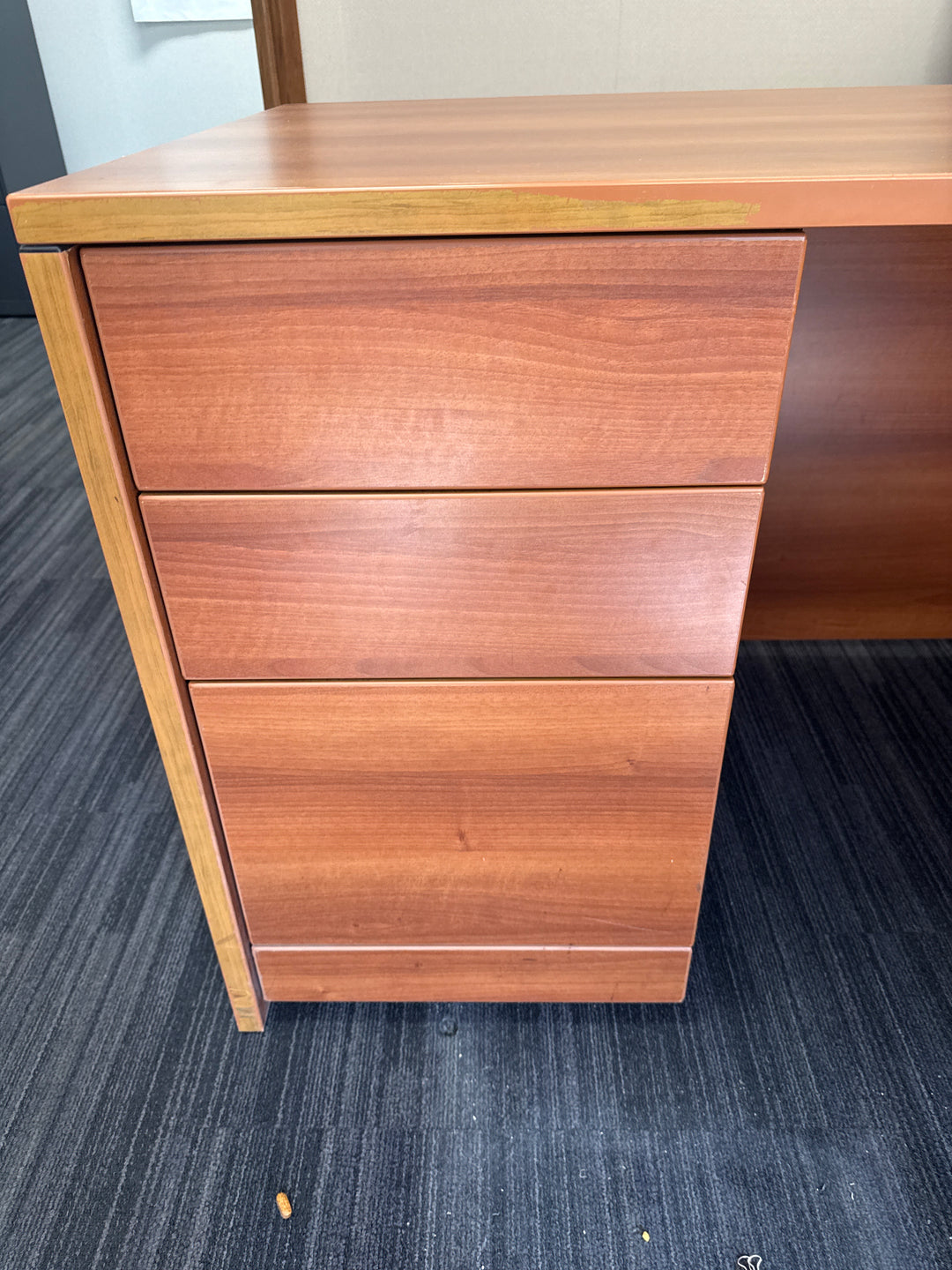 L-Shape Desk w/BBF Ped