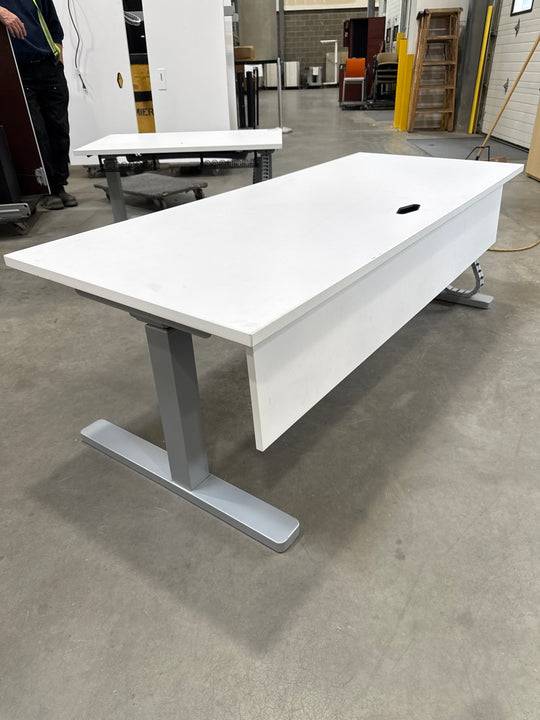 6' Teknion Electronic Sit Stand Desk w/Modesty