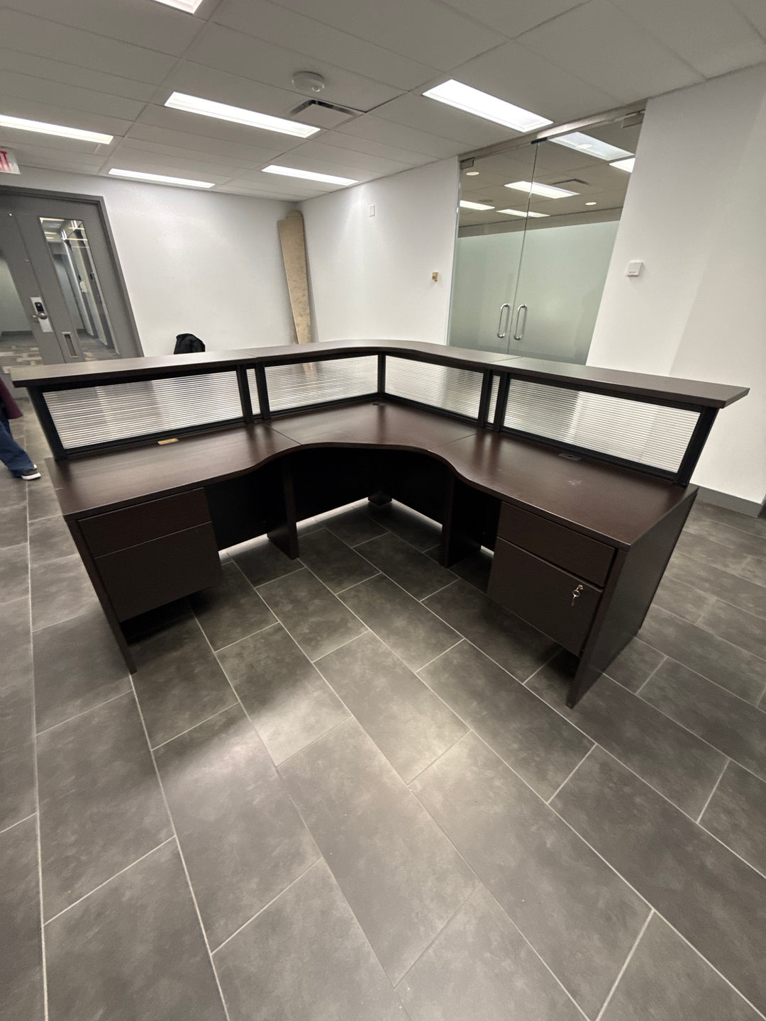 L-Shape Reception Desk w/2 BF Peds
