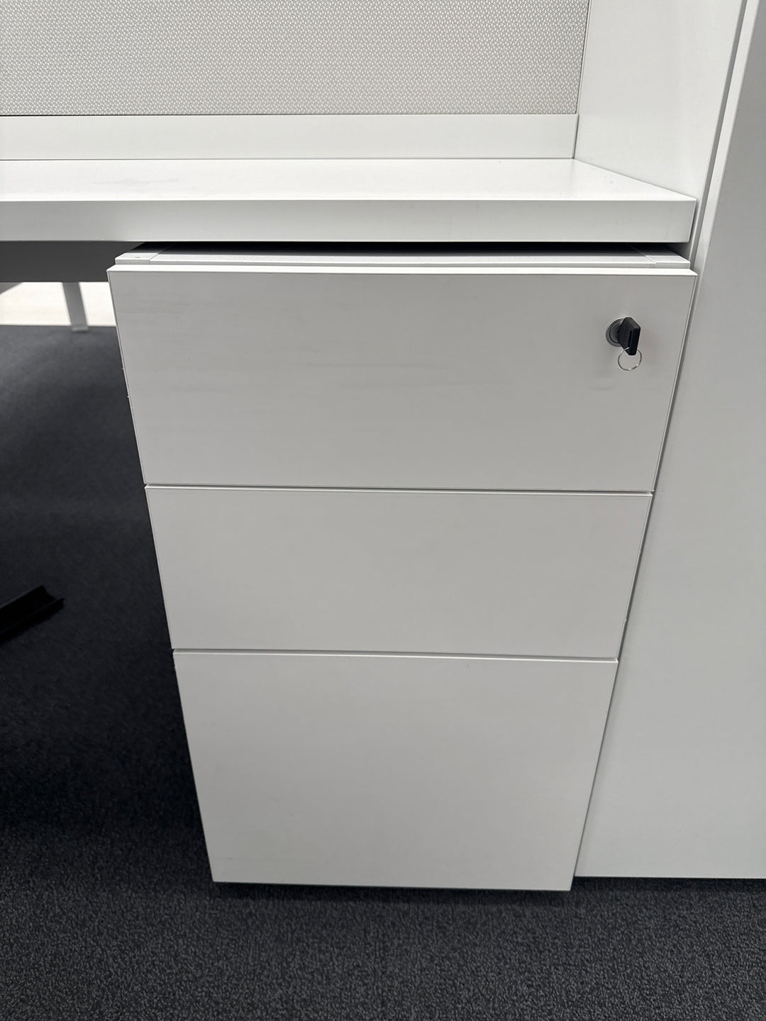6' x 6' L-Shape Workstation w/BBF Ped, Wardrobe