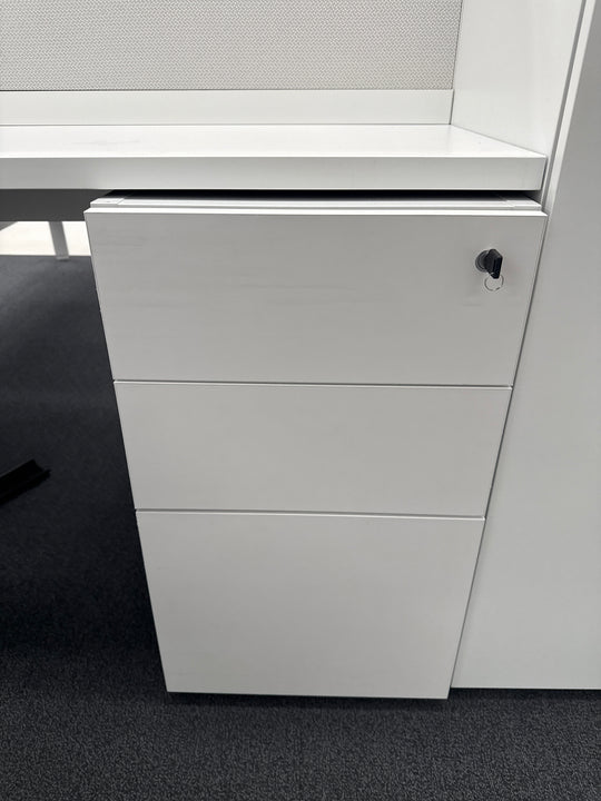 6' x 6' L-Shape Workstation w/BBF Ped, Wardrobe