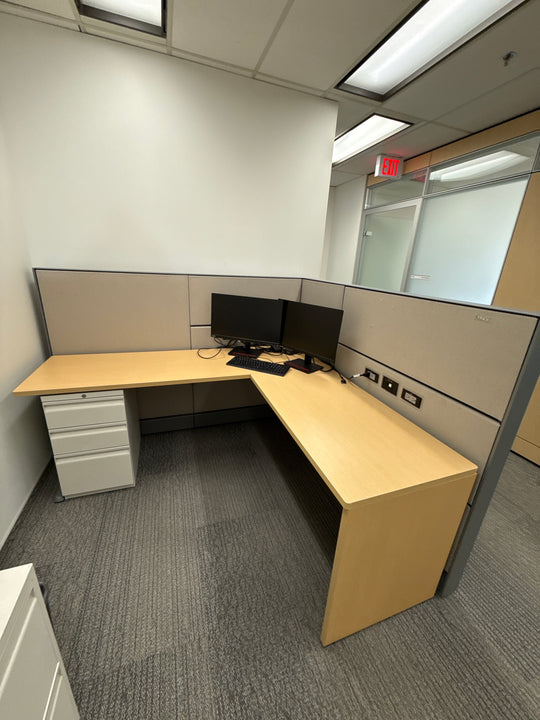 Teknion 6'x 6' L-Shape Workstation w/Overheads, BBF Peds