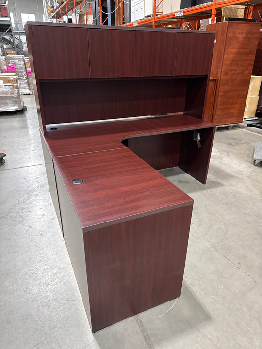 L-Shape Desk w/Hutch