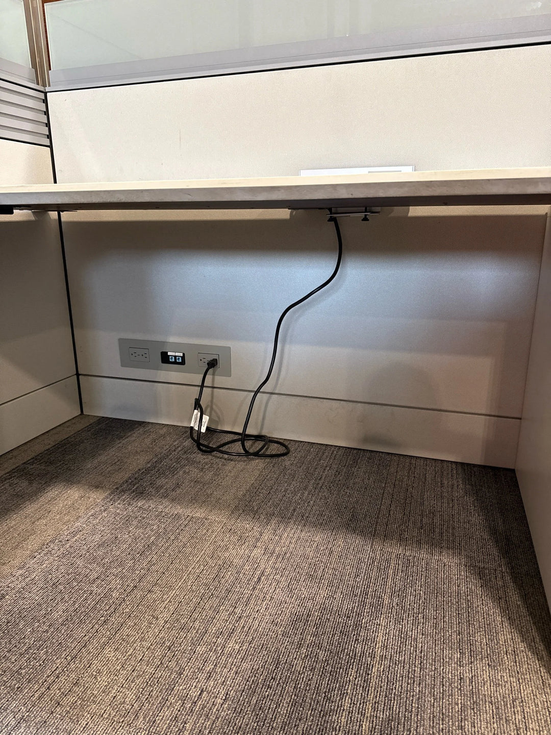 6' x 6' Teknion L-Shape Workstation w/BBF and 2 High Lateral