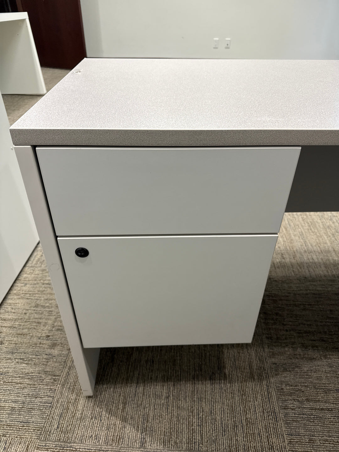 L-Shape Desk w/Hutch, BF Ped