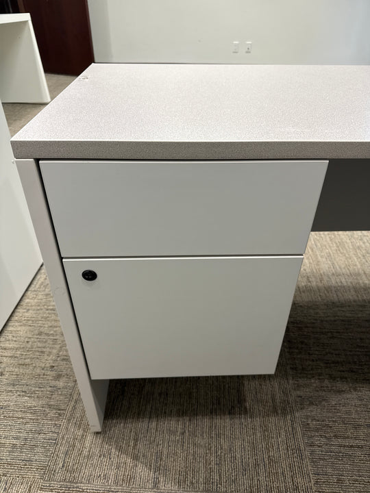 L-Shape Desk w/Hutch, BF Ped