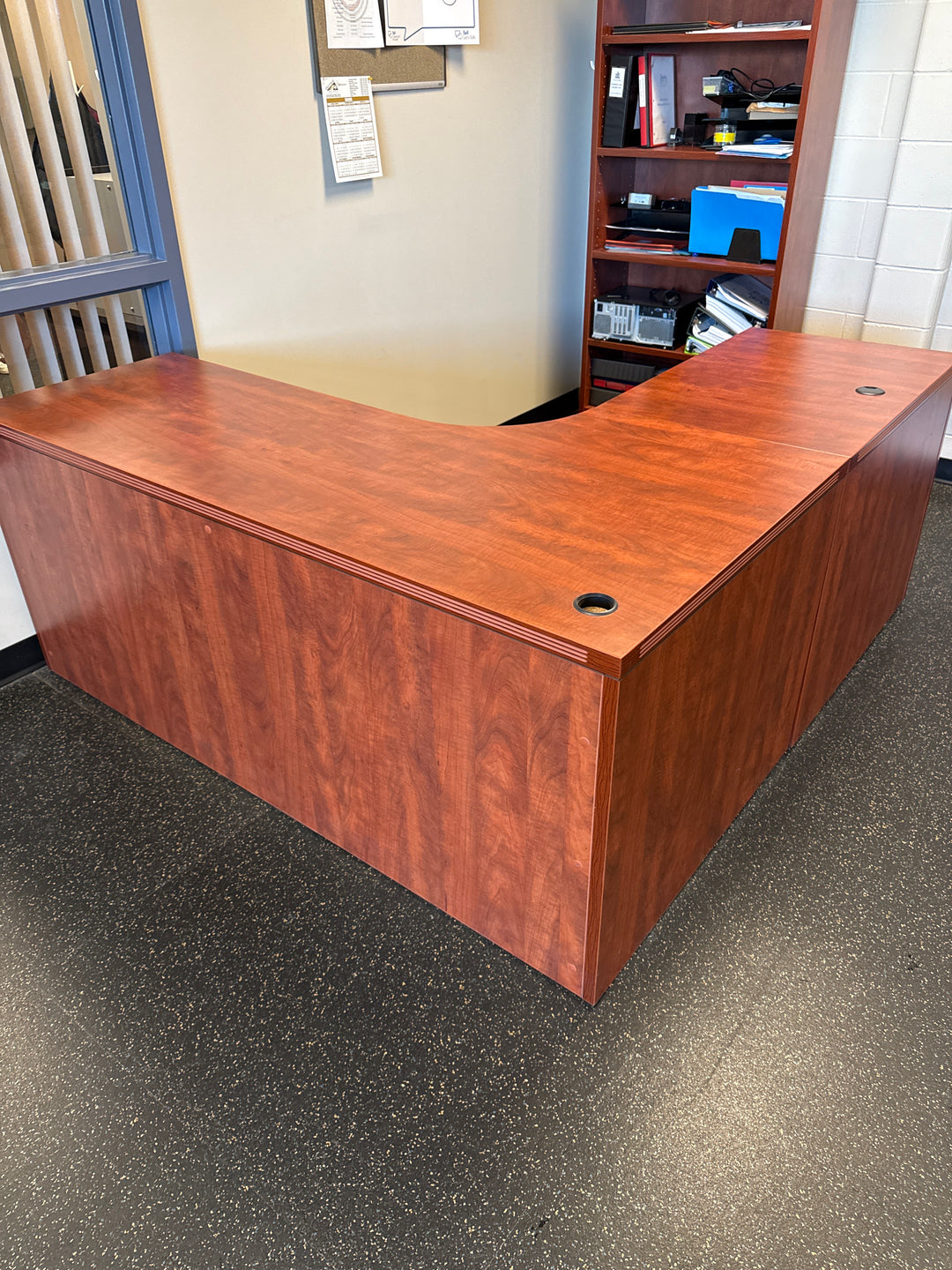 L-Shape Desk w/BBF Ped