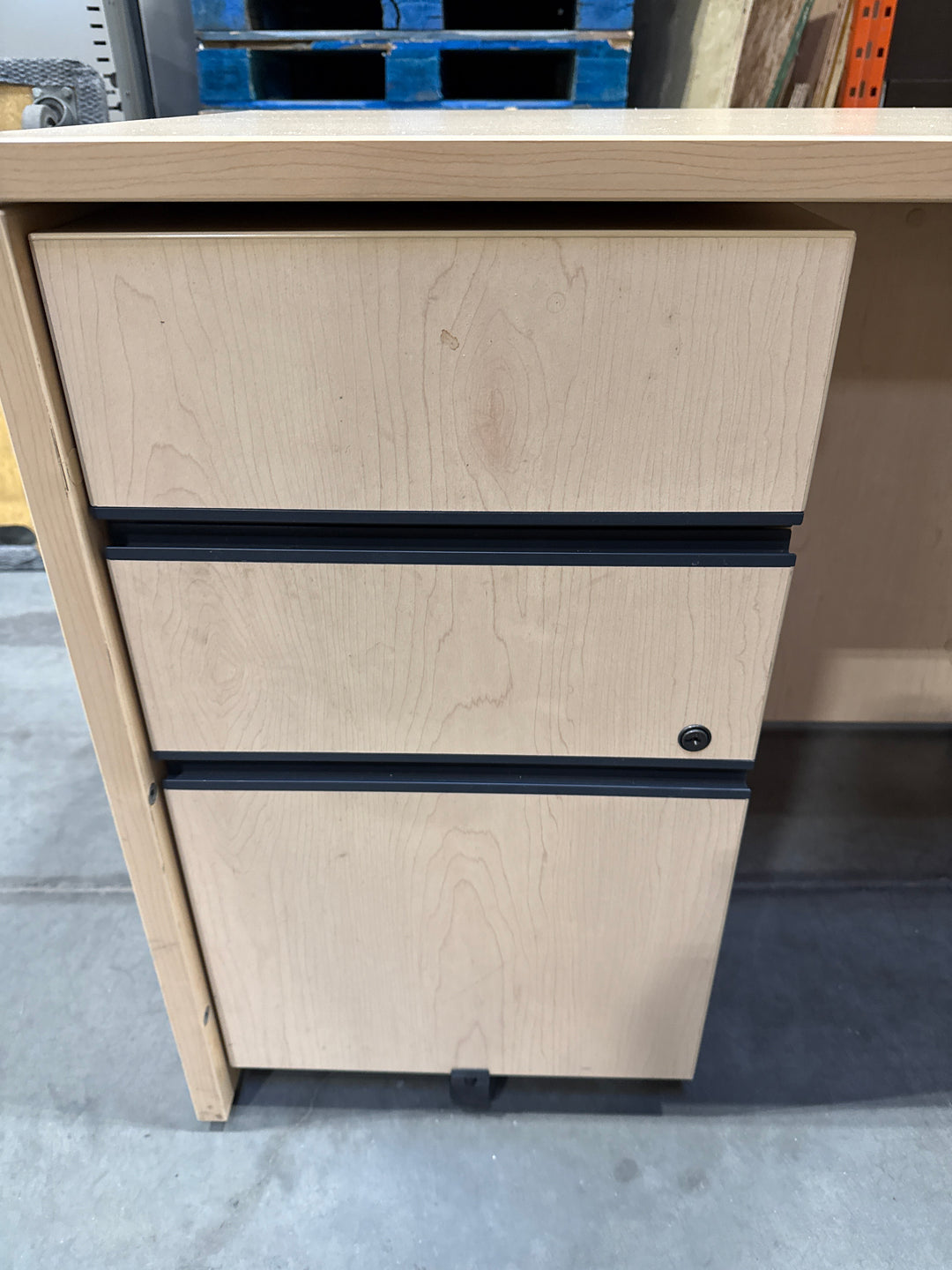 L-Shape Reception Desk w/BBF Ped