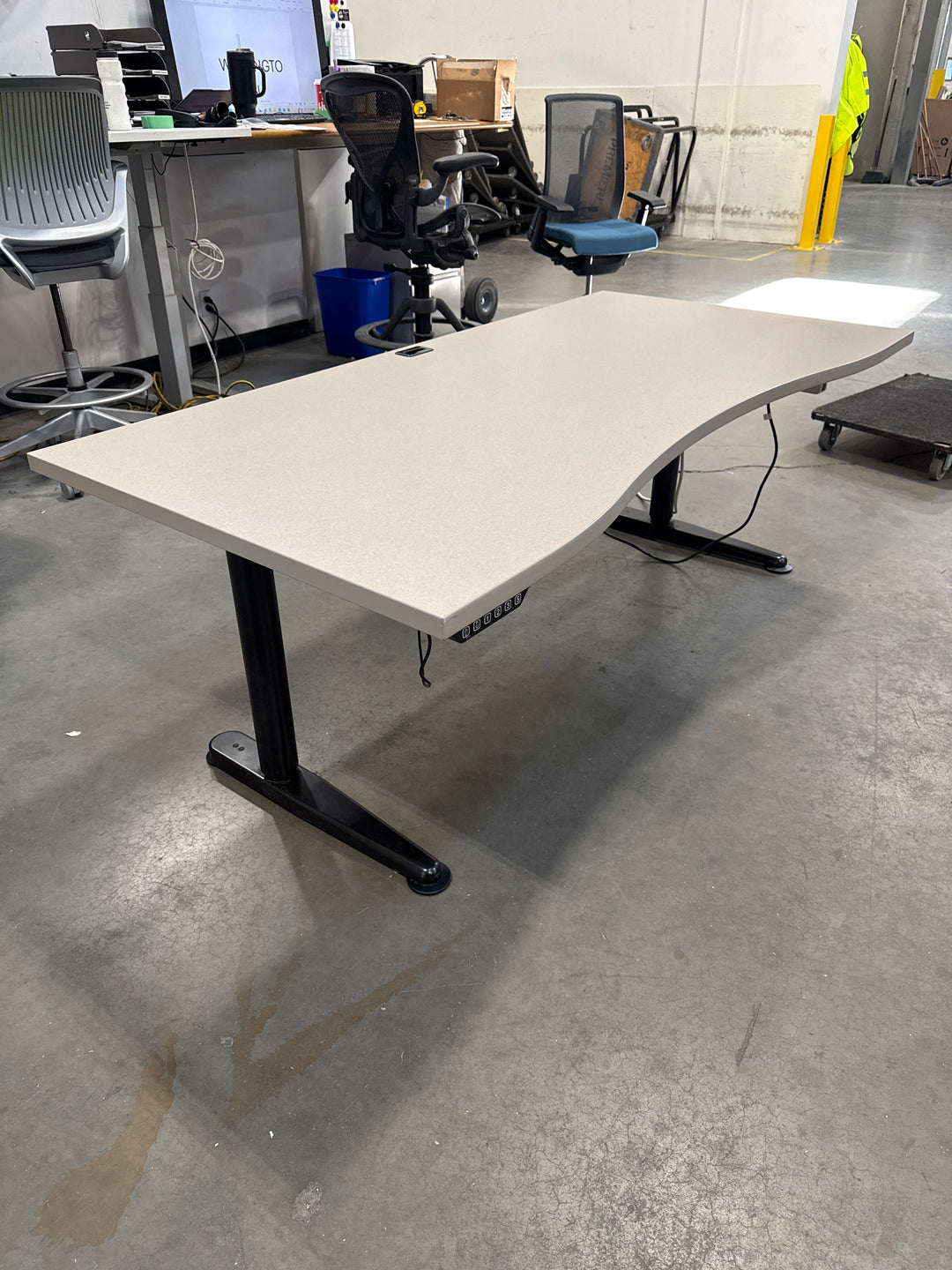 6' Bow Tie Electronic Sit Stand Desk