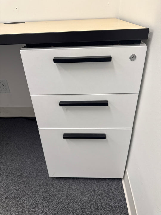 L-Shape Desk w/BBF Ped