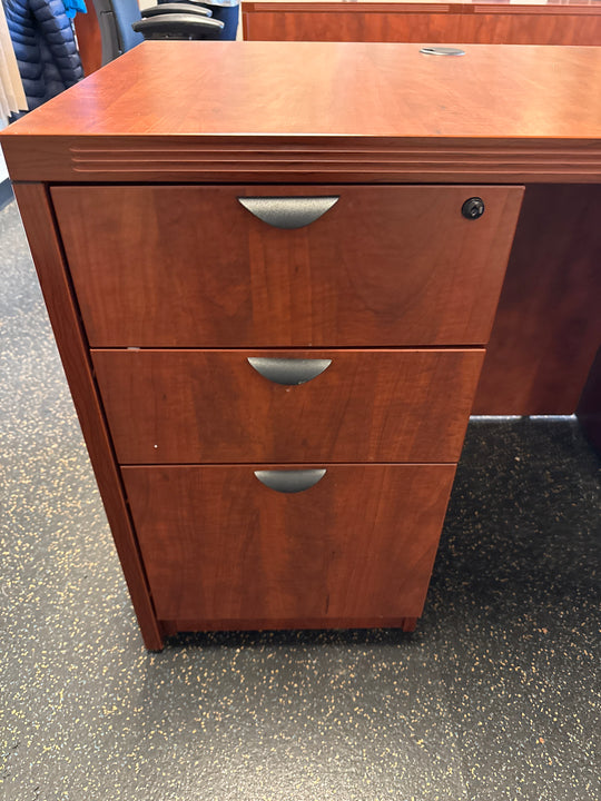 L-Shape Desk w/BBF Ped