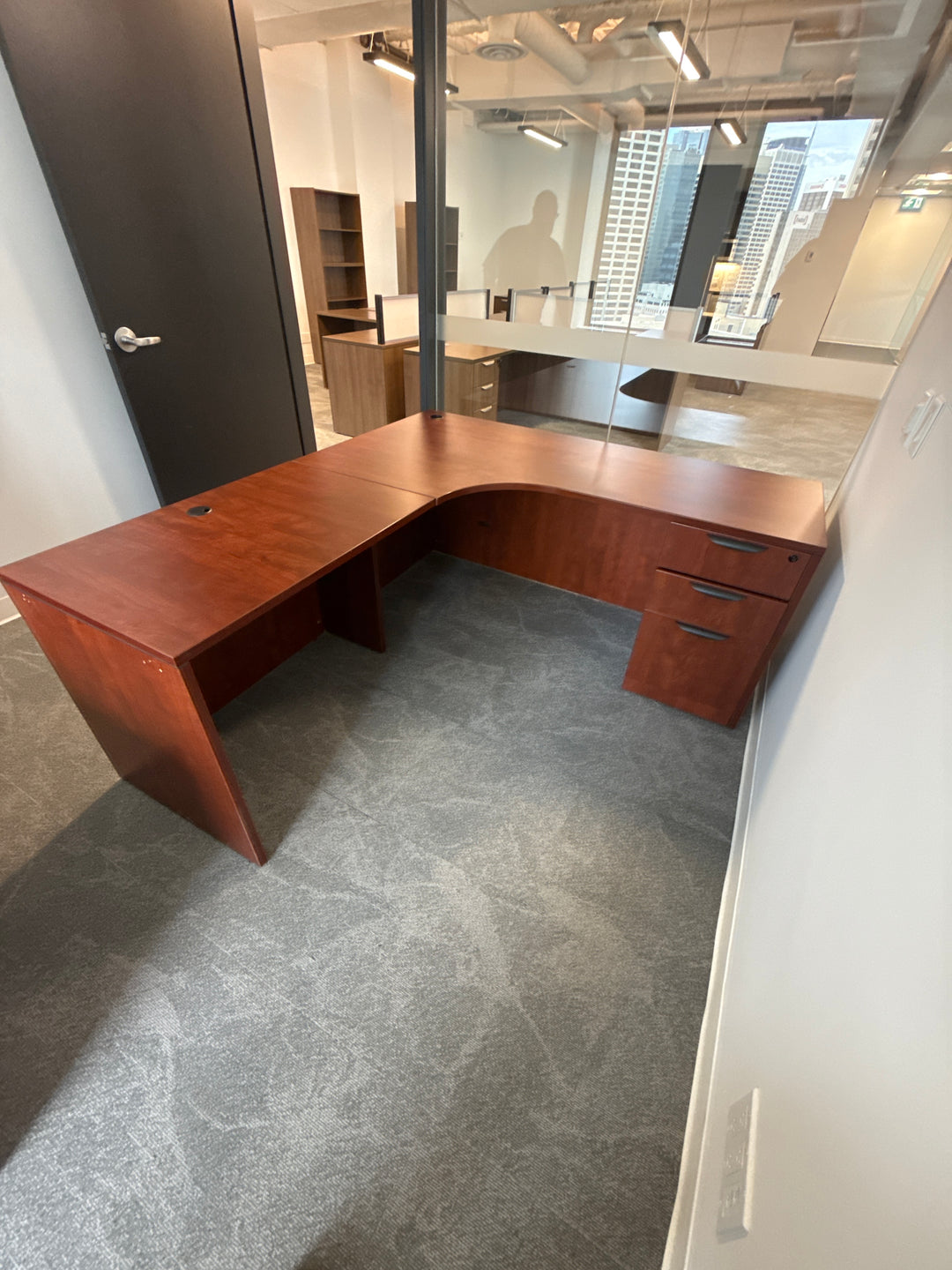 L-Shape Desk w/BBF Ped