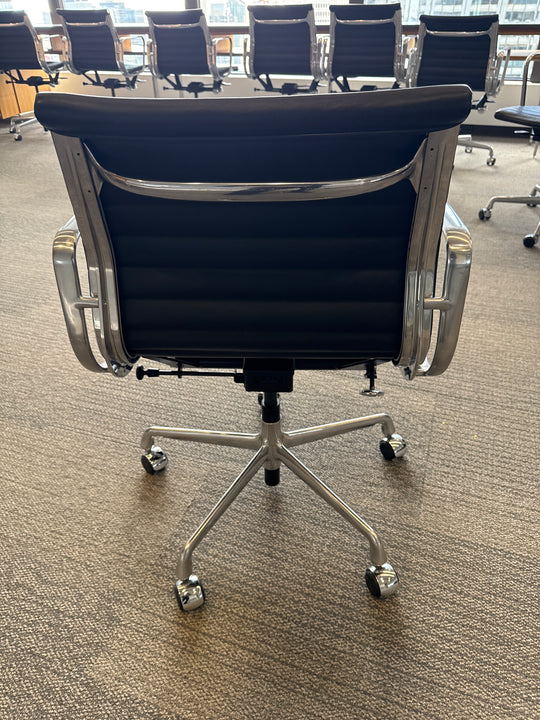 Herman Miller Eames Meeting Chair