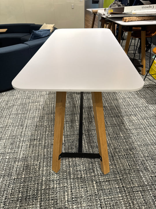 5.5’ Knoll Counterheight Table