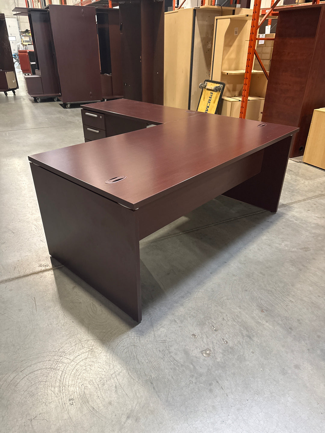 L-Shape Desk w/2 BBF Peds