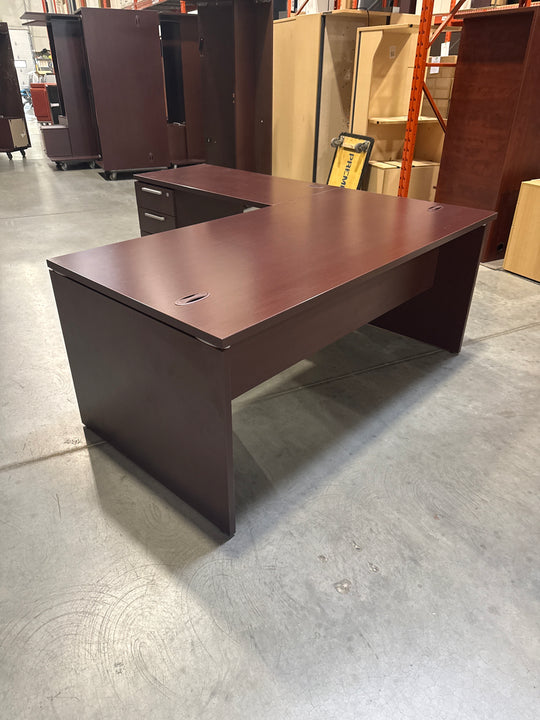 L-Shape Desk w/2 BBF Peds