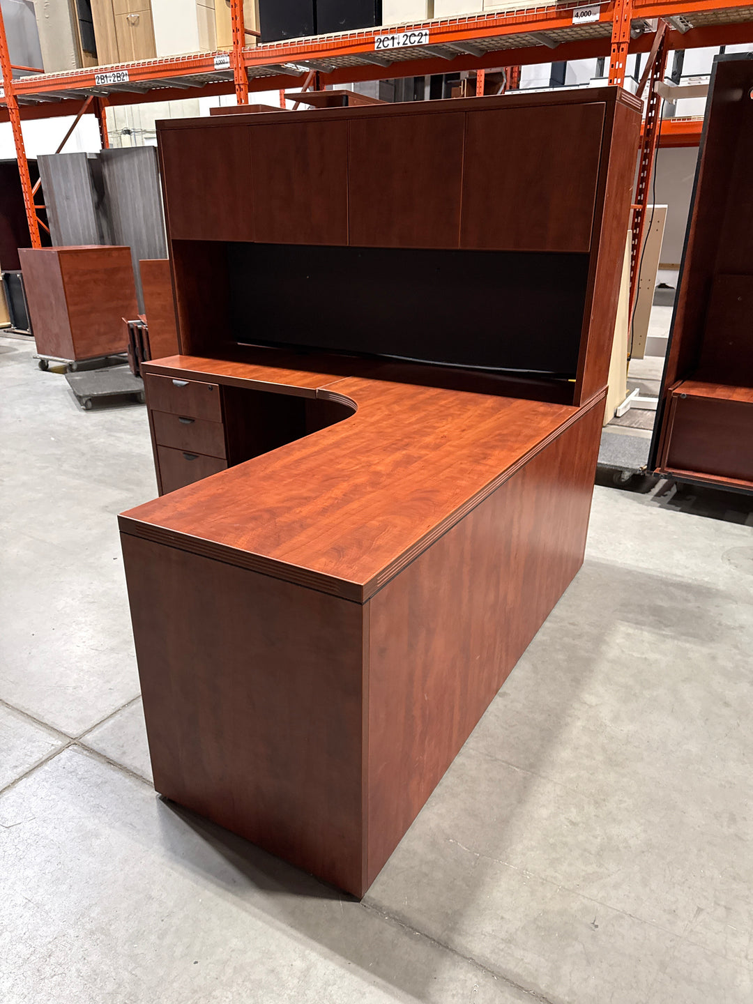 L-Shape Desk w/Hutch and BBF Ped
