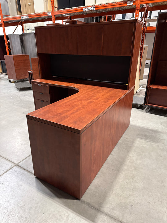 L-Shape Desk w/Hutch and BBF Ped