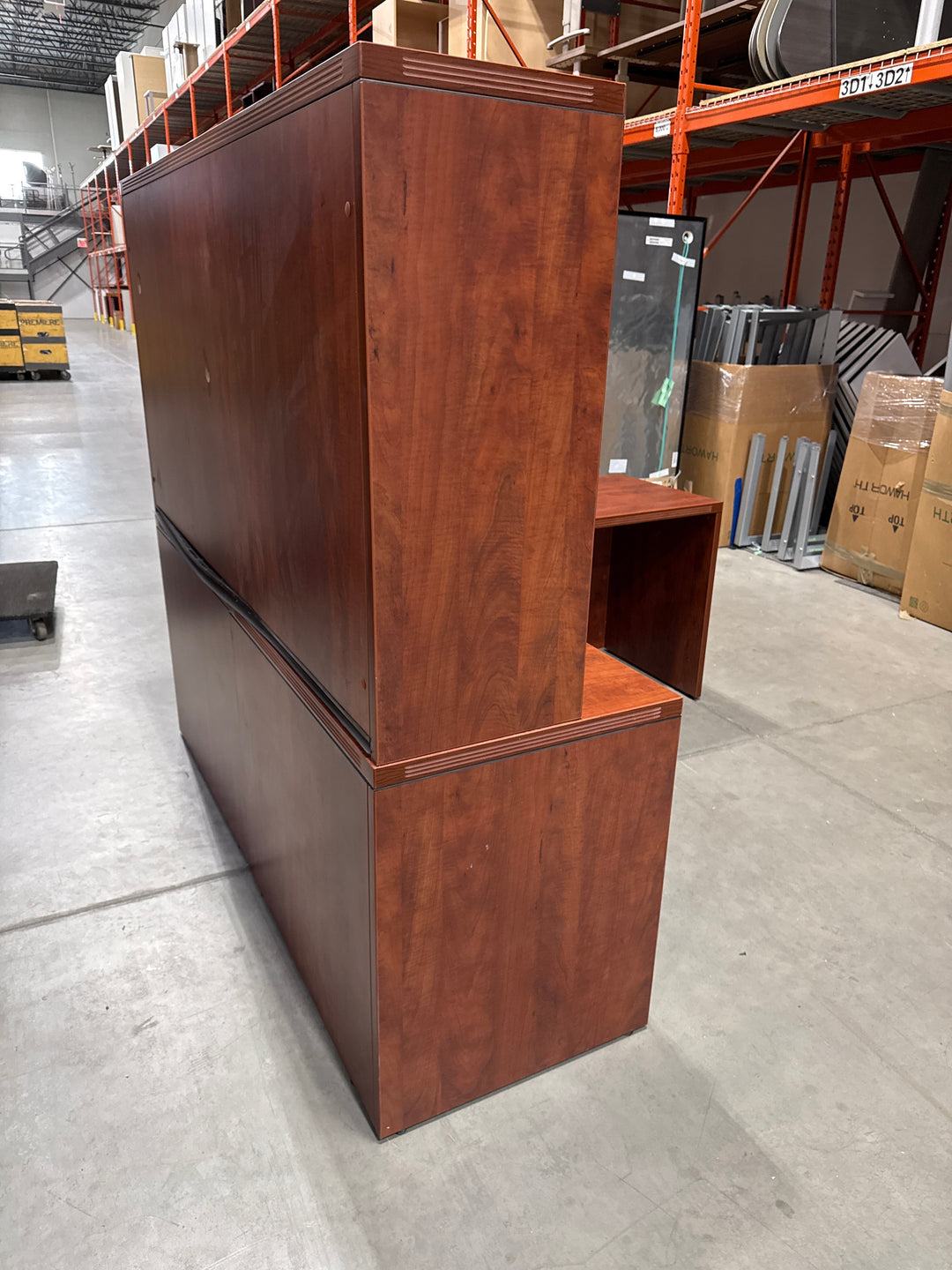 L-Shape Desk w/Hutch and BBF Ped