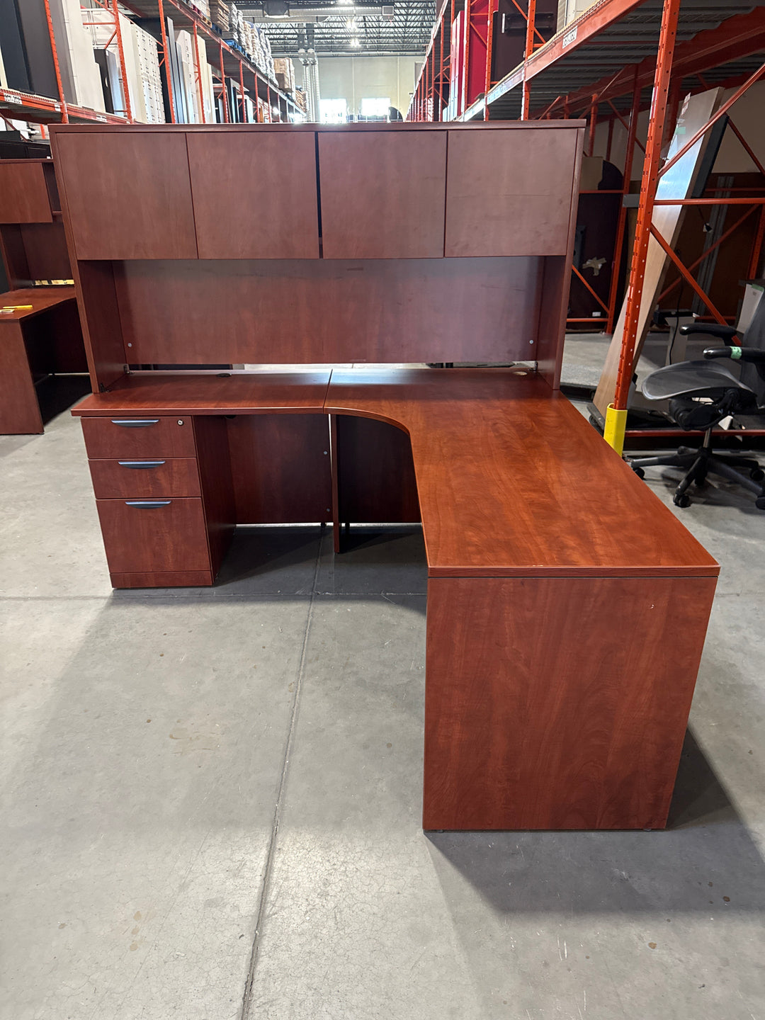 L-Shape Desk w/Hutch, BBF Ped